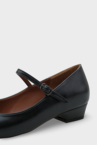 Capone Outfitters Darline Low Heel Blunt Toe Strap Mary Jane Women's Shoes