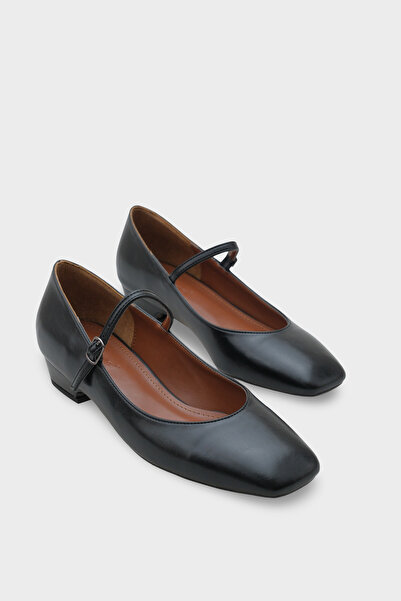 Capone Outfitters Darline Low Heel Blunt Toe Strap Mary Jane Women's Shoes