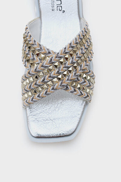 Capone Outfitters Papuci de damă Kyla cu toc plat, vârf tocit, accesoriu metalic, cu bretele încrucișate din paie