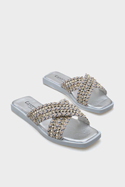 Capone Outfitters Papuci de damă Kyla cu toc plat, vârf tocit, accesoriu metalic, cu bretele încrucișate din paie