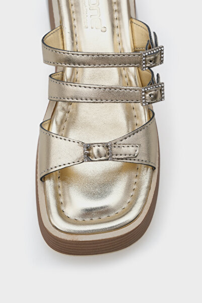 Capone Outfitters Matti Wedge Heeled Stone Buckle Women's Slippers