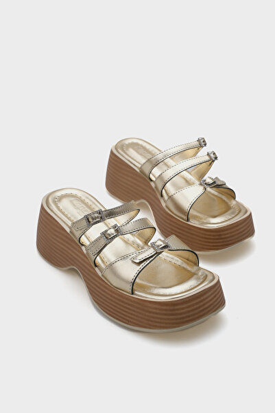 Capone Outfitters Matti Wedge Heeled Stone Buckle Women's Slippers