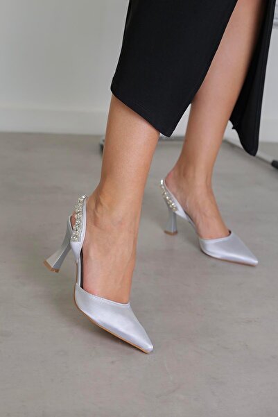 Stil Durağı موديل EC233 للموسم الجديد - حذاء سهرة بكعب 5 سم وتفاصيل حجرية فضي