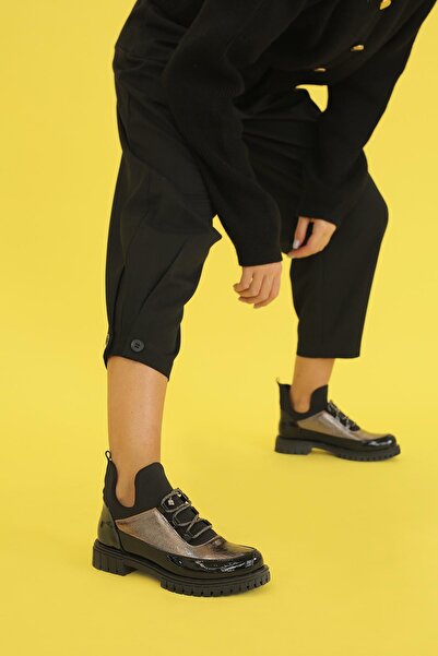 Stil Durağı حذاء رياضي مينيس موديل كالينتابان بتفاصيل حجرية باللون الأسود الب...