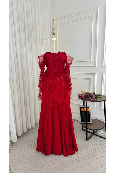 berlanty An evening dress adorned with exquisite embroidery and beautiful flowers