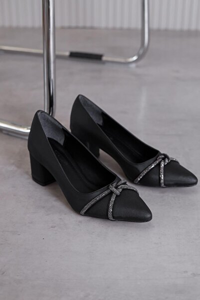 Stil Durağı موديل S2718 حذاء بكعب 5 سم مزين بالأحجار باللون الأسود والساتان