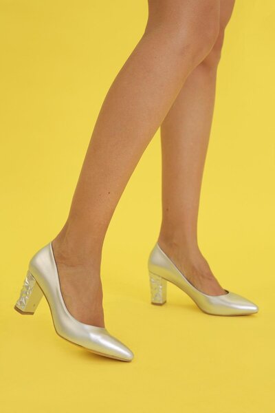 Stil Durağı حذاء كعب كريستال 7 سم فضي