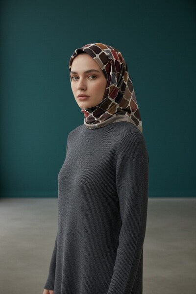 Onur وشاح - منتج مخصص وشاح رقمي ذو مظهر حريري بنمط جديد 90 × 90 سم (بيج برقوق)