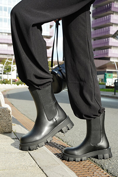 Marjin Dámské elastické denní kozačky Silná zoubkovaná podešev Eslona Černá