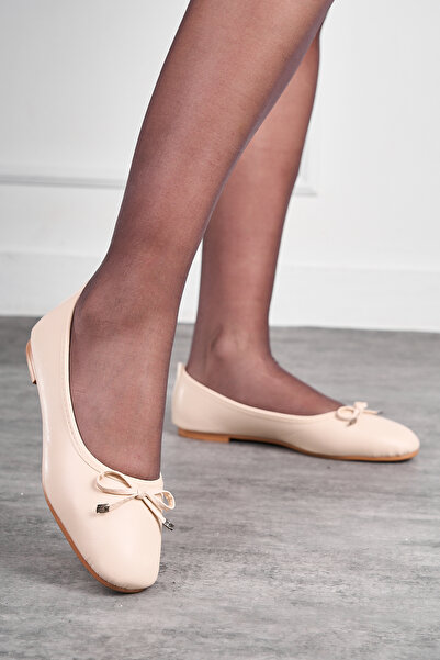 İmerShoes حذاء نسائي يومي باللون البيج باليه بيضاوي الشكل ومريح ومزود بقاعدة مسننة 112