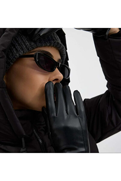Buly Leather Gloves with Silver Buckle Detail
