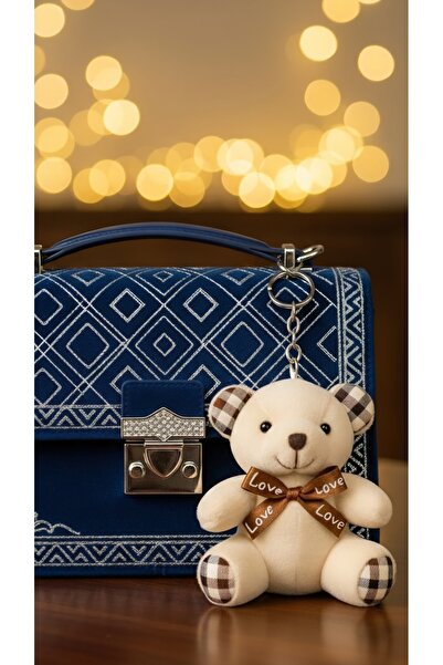 Şirin Klasik Tarz – Ekose Desenli Kahverengi Peluş Ayıcık Anahtarlık