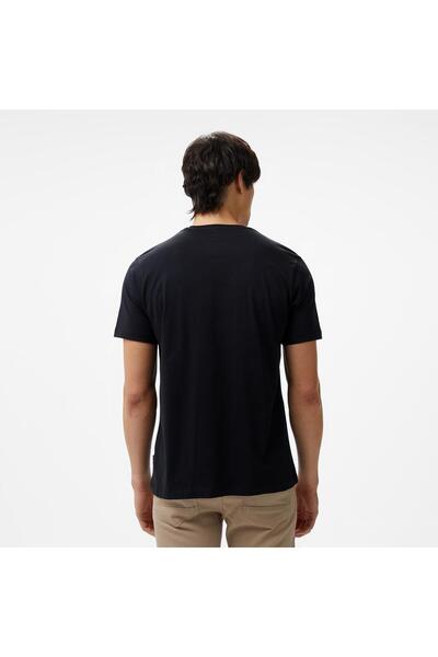 Nautica Men's Black Standard Fit T-Shirt