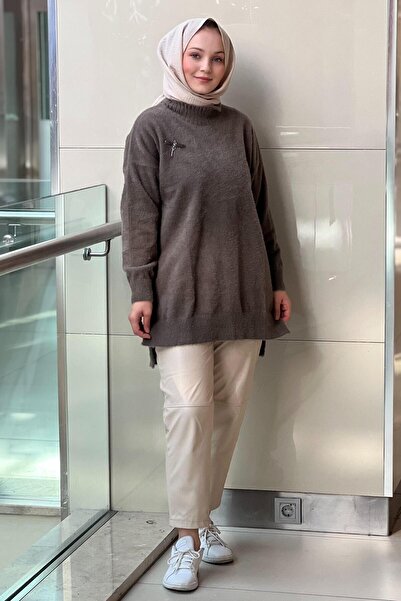 Nuss Angora Tunic with a Crew Neck, Short in the Front and Long in the Back