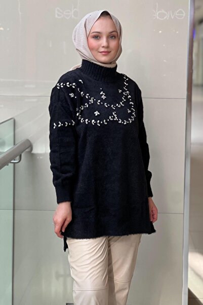 Nuss O-Neck Crystal Stone Embroidered Angora Tunic