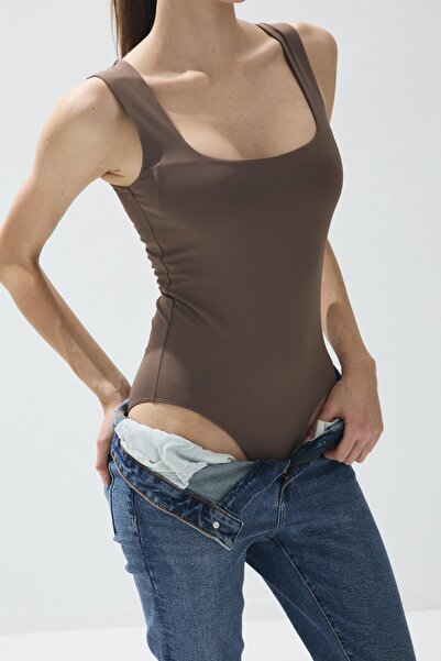 TUBİA Body pentru femei, culoare nurcă, cu decolteu pătrat nasturi