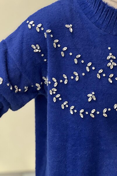 Nuss O-Neck Crystal Stone Embroidered Angora Tunic