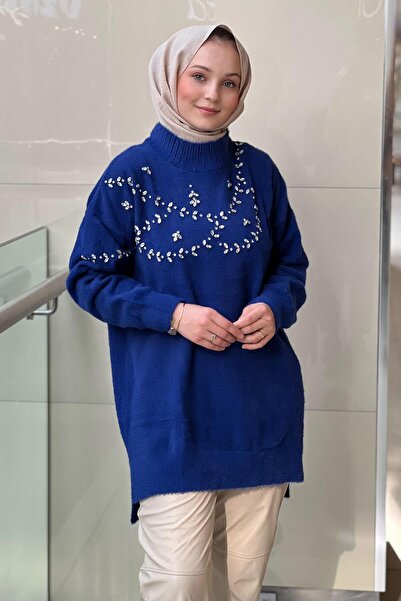 Nuss O-Neck Crystal Stone Embroidered Angora Tunic