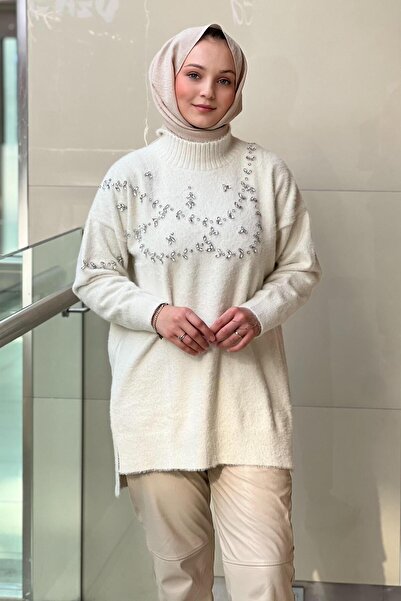 Nuss O-Neck Crystal Stone Embroidered Angora Tunic