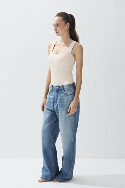 TUBİA Body de damă, culoare bej, cu decolteu pătrat nasturi