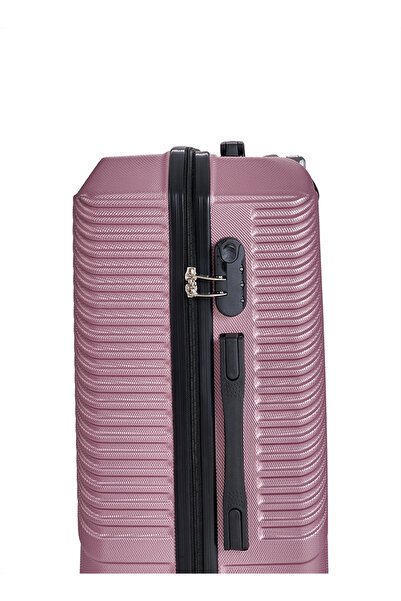 LİMRA A travel bag set consisting of 3 luggage bags in various sizes, made of strong and lightweight materials.