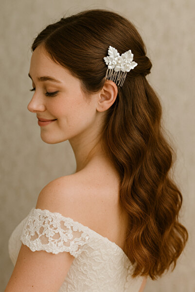 Pretty Zarif İnci Detaylı Çiçek Tasarım Tarak Toka – Özel Gün & Nişan Saç Aks...