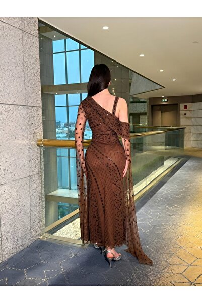berlanty Luxurious brown evening dress with an elegant design