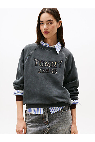 Tommy Hilfiger Kadın Boxy Fit Leopar Desenli Aplike Logolu Sweatshirt - Siyah