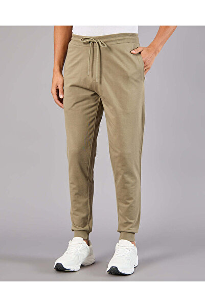 REDTAG بنطال رياضي أساسي باللون الأخضر للرجال