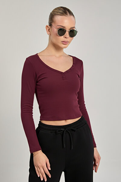 BARRELS AND OIL Women's Collared Buttoned Long Sleeve Bodysuit - Cherry