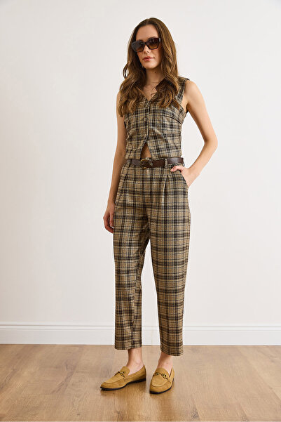 Olalook Дамски камел панталони с джобове и колан PNT-19000385