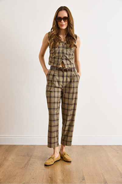 Olalook Дамски камел панталони с джобове и колан PNT-19000385