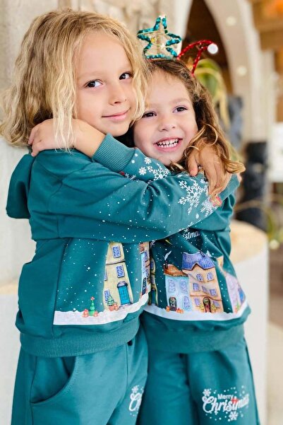 Riccotarz Girls and Boys Christmas Green Tracksuit Set with Snowflake and Building Digital Printed Lettering Detail