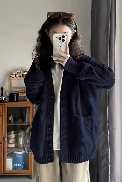 Tarz Cool Women's Oversized Pocket Buttoned V-Neck Knitwear Cardigan