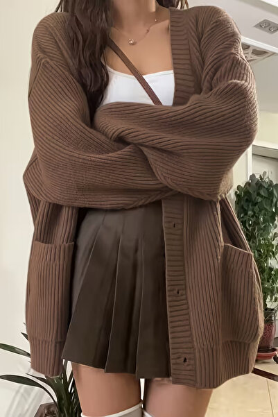 Tarz Cool Women's Oversized Pocket Buttoned V-Neck Knitwear Cardigan