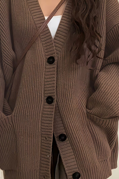 Tarz Cool Women's Oversized Pocket Buttoned V-Neck Knitwear Cardigan
