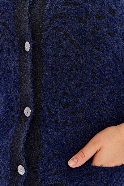 Laden Knitwear Large Size Women's Winter Bearded Soft Mother Cardigan