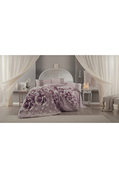 AL-SARIHI GROUPS Turkish two-piece quilt, 5 pieces