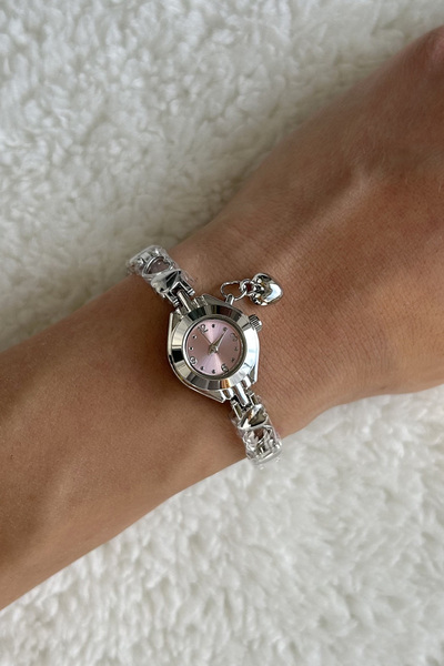 Love The Wind ساعة يد نسائية بتفاصيل ساحرة وحزام على شكل قلب