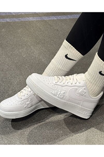 Nike Air Force 1 Low '07 ホワイト 👟 Nike Air Force 1 Low ile Şıklığınızı Yükseltin!