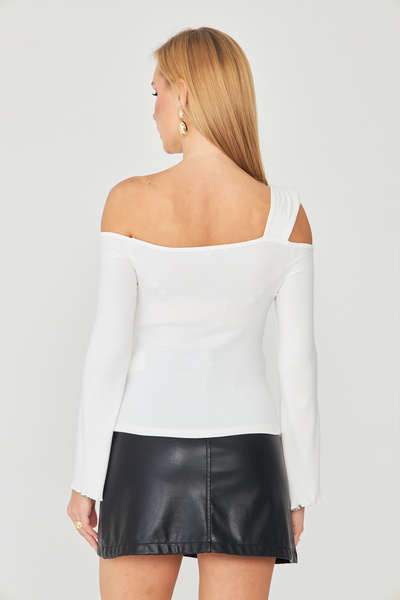 ParlaMira Women's Off-The-Shoulder Buckle Detailed Long Sleeve Blouse