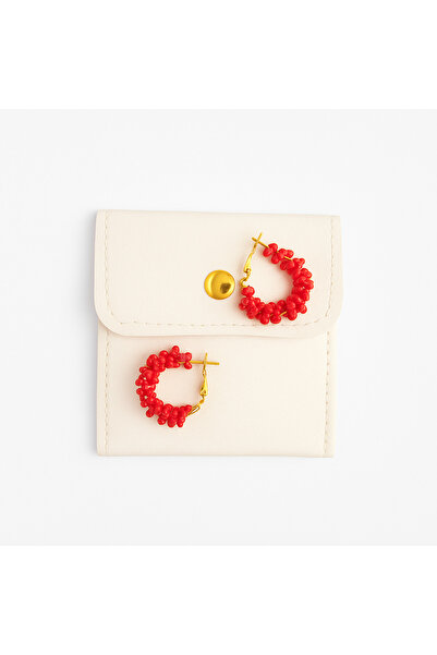 BUNILU Cercei rotunzi aurii cu pietre rosii, cu plic din piele alb