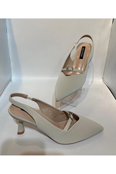 Or Women's shoes with a short heel, matte leather, and a bow strap in the middle, adding elegance to the outfit.