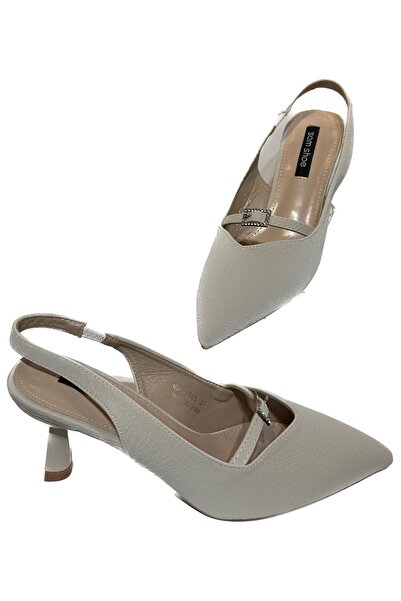 Or Women's shoes with a short heel, matte leather, and a bow strap in the middle, adding elegance to the outfit.