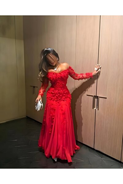 berlanty An evening dress adorned with exquisite embroidery and beautiful flowers