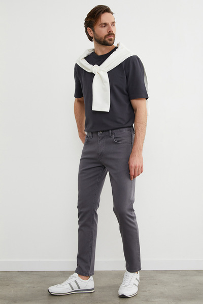 Fulla Moda Zippered Slim Fit Jean