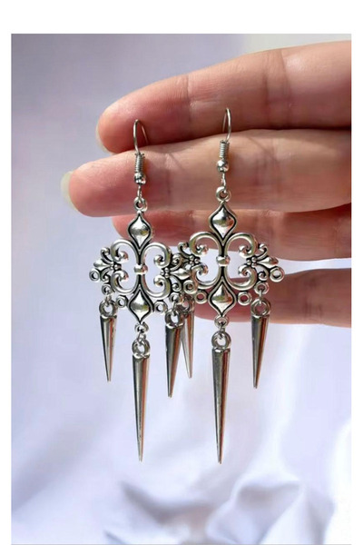 Köstebek Pointed Gothic Earrings