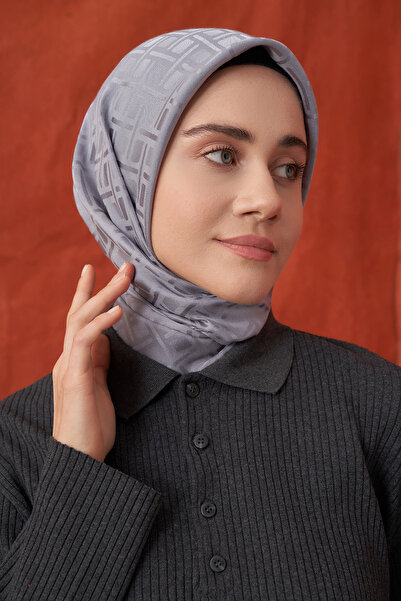 ARMANDA وشاح جاكار إيطالي بنمط هندسي - رمادي