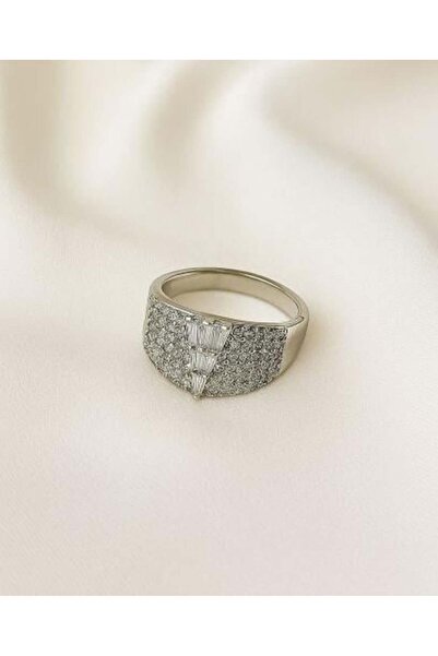 burjalmodah A women's ring with a delicate design and sparkling stones | The secret to allure
