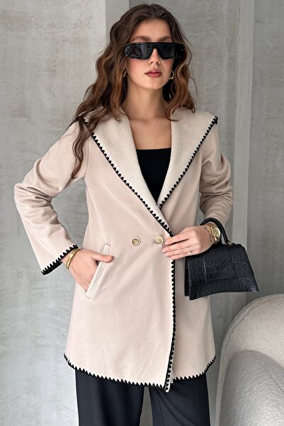 Oq Buttoned Hood with Sewing Details and Wool Inside Pockets Hooded